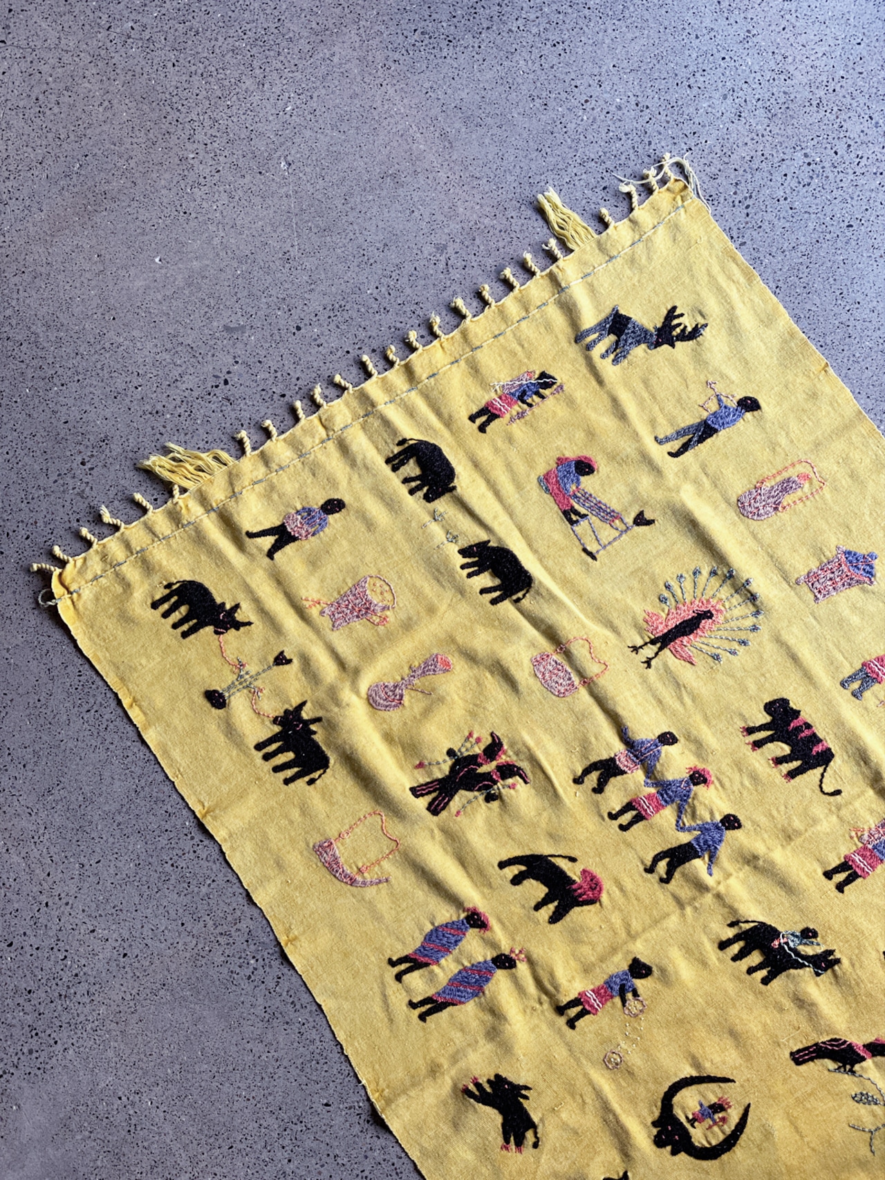 Naga tribe／Stonewashed embroidery rug（Yellow）
