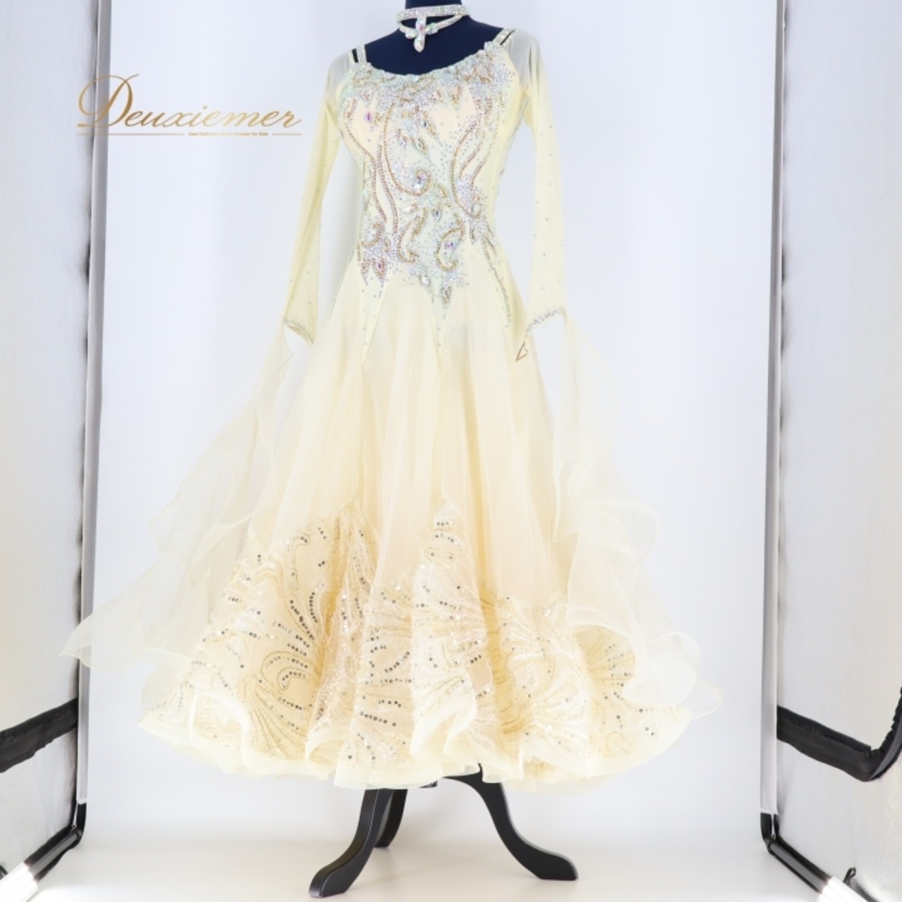 社交ダンス 衣装 スタンダードドレス ワンピース ドレス フロート フリル 高級感 上品 ダンス パーティ デモ 競技 ホワイト系 イエロー系 アイボリー系 かわいい 美しい エレガント おしゃれ コスチューム 競技用 女性用