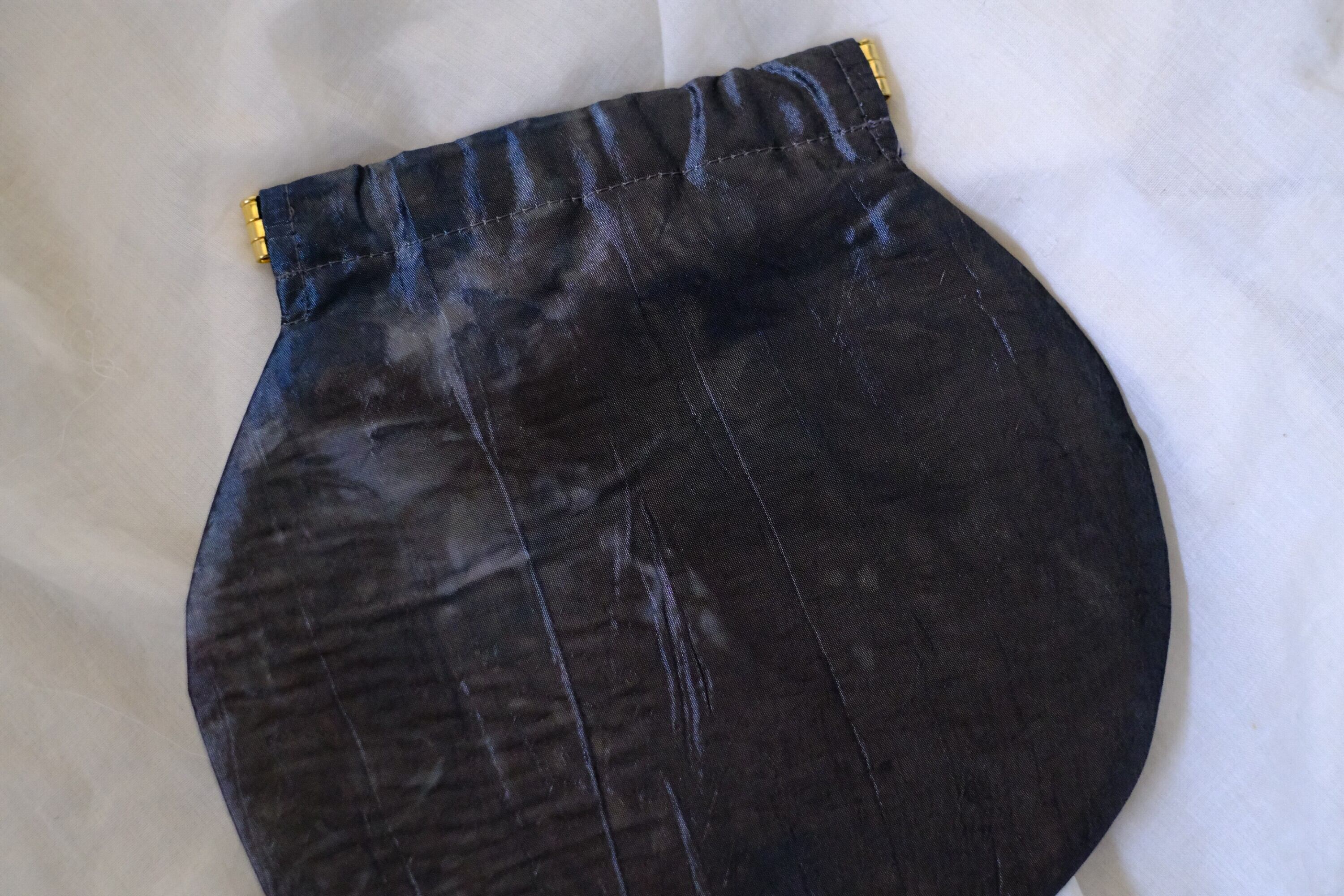 バネ口ポーチ　o-0527