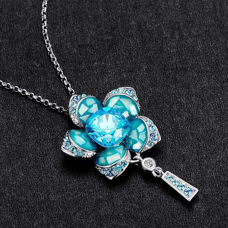 IUHA 【夜の蓮】ネックレス レディース スワロフスキー社製クリスタル