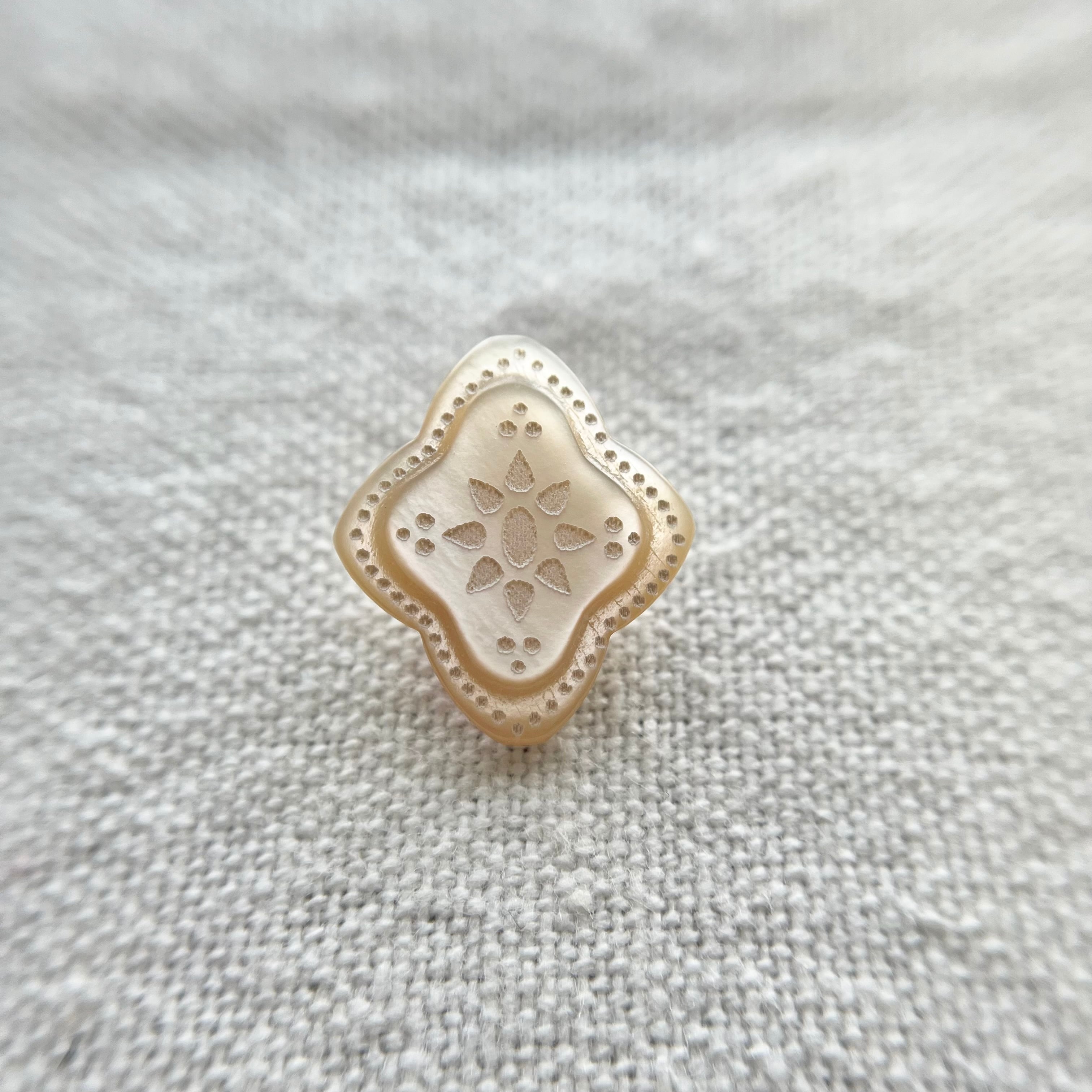 パールベージュフラワー(高瀬貝)18㎜