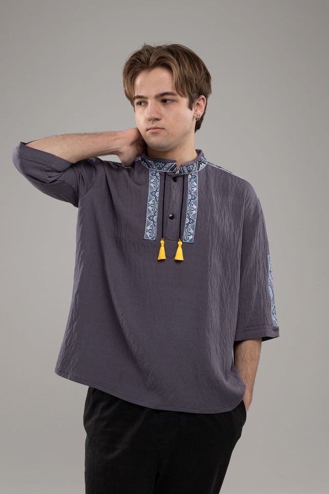 【男女兼用モデル】ウクライナ手刺繍ヴィシヴァンカ　半袖　フリーサイズ