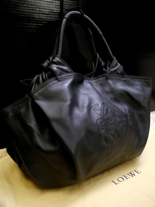 美品24万◆LOEWE ロエベ NAPPA AIRE ナッパアイレ レザー トート ハンド バッグ 黒◆ 大人気のナッパアイレから使い回しに便利なブラック♪