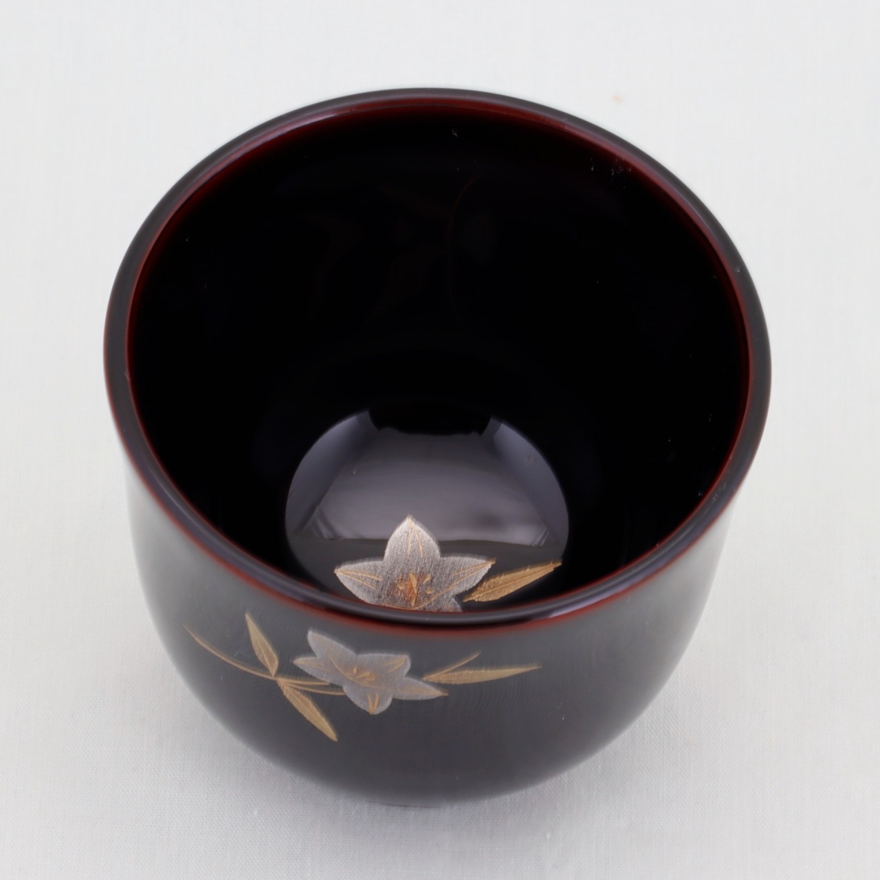 230-4 輪島塗 ぐい呑み／溜塗／鉄線蒔絵