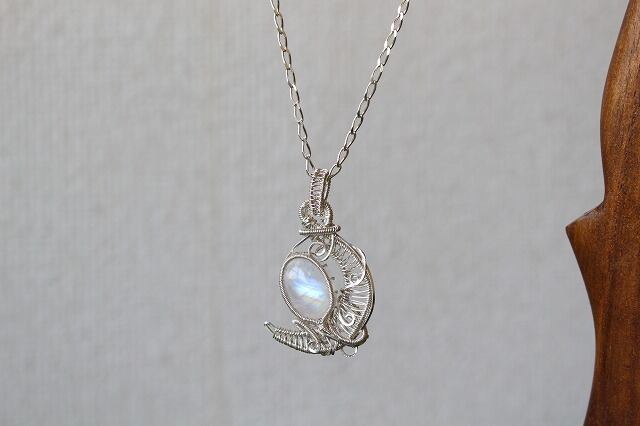 Rainbowmoonstone silver925 wirewrapping moon pendant