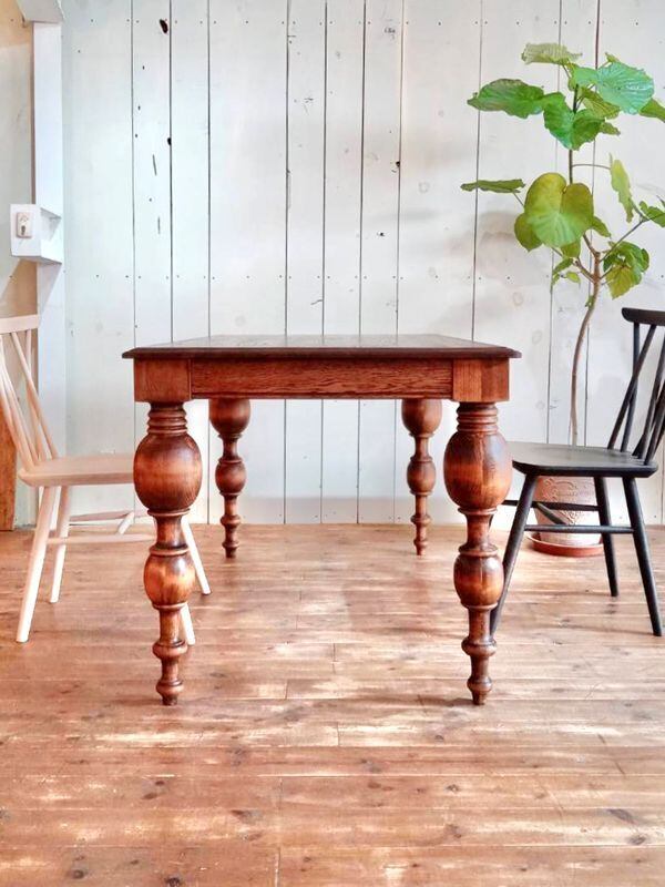 オーク材ターンドレッグダイニングテーブル “極太ろくろ脚”(アンティーク調ろくろ足テーブル) W1400〜2400 4〜8人掛け 引き出し付きダイニングテーブル