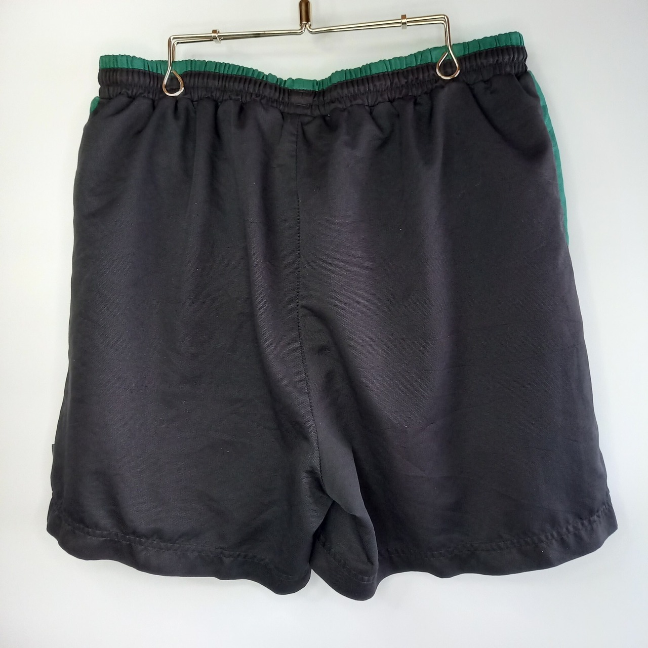 00s　アディダス　ショートパンツ　ナイロンショーツ　刺繍ロゴ　万国旗タグ　黒