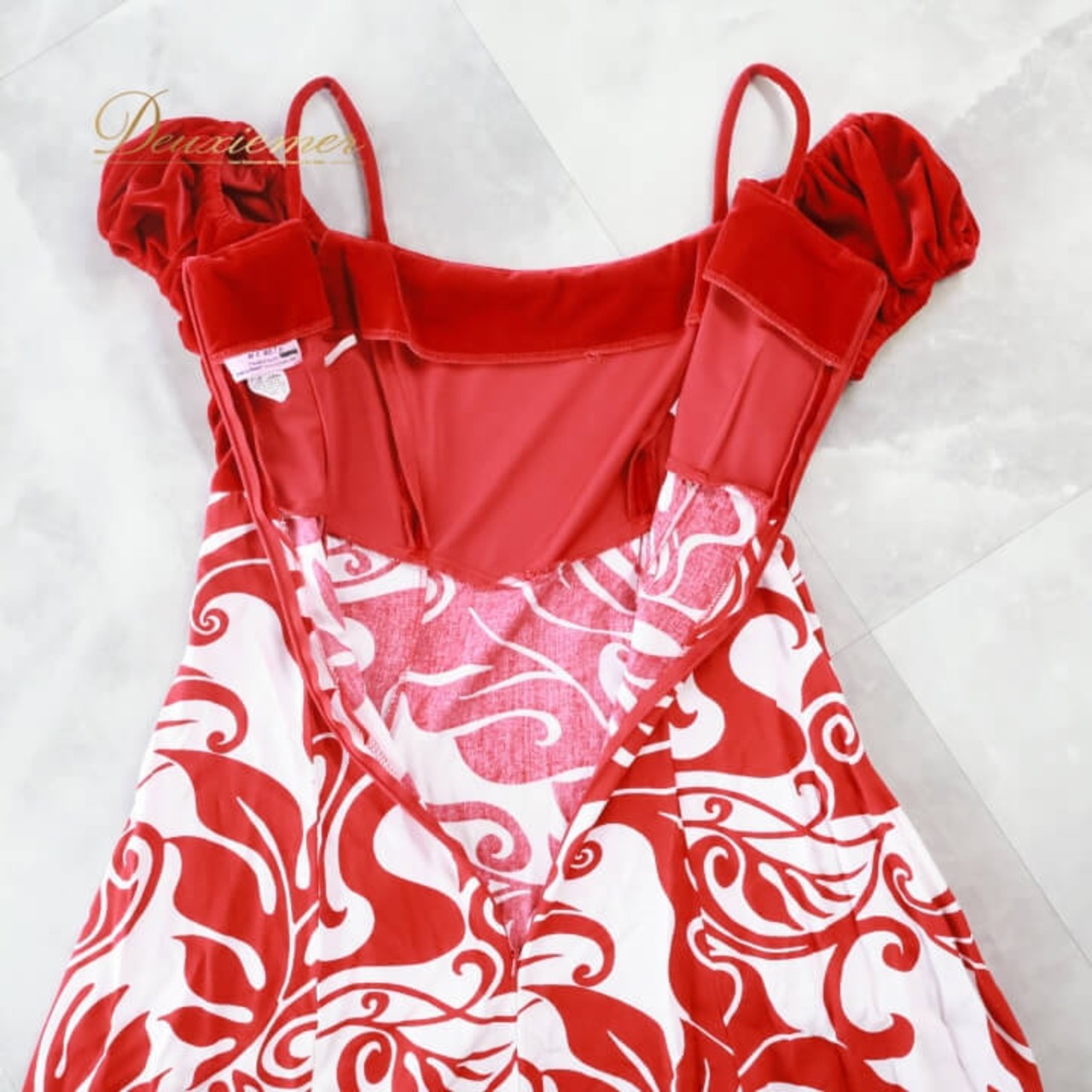 フラダンス衣装 ワンピース ドレス レッド系 u'ino! ハワイ製 ベロア キャミソール ハワイアンプリント アロハ フラ ダンス レッスン 練習 華やか 鮮やか 上品 高級感 ホワイト系 赤 白 フレアスカート 大人っぽい かわいい おしゃれ フラ ダンス衣装 レディース おしゃれ ワンピ ハワイアンドレス パーティードレス コーディネート 鮮やかな赤 フレアデザイン リゾートファッション