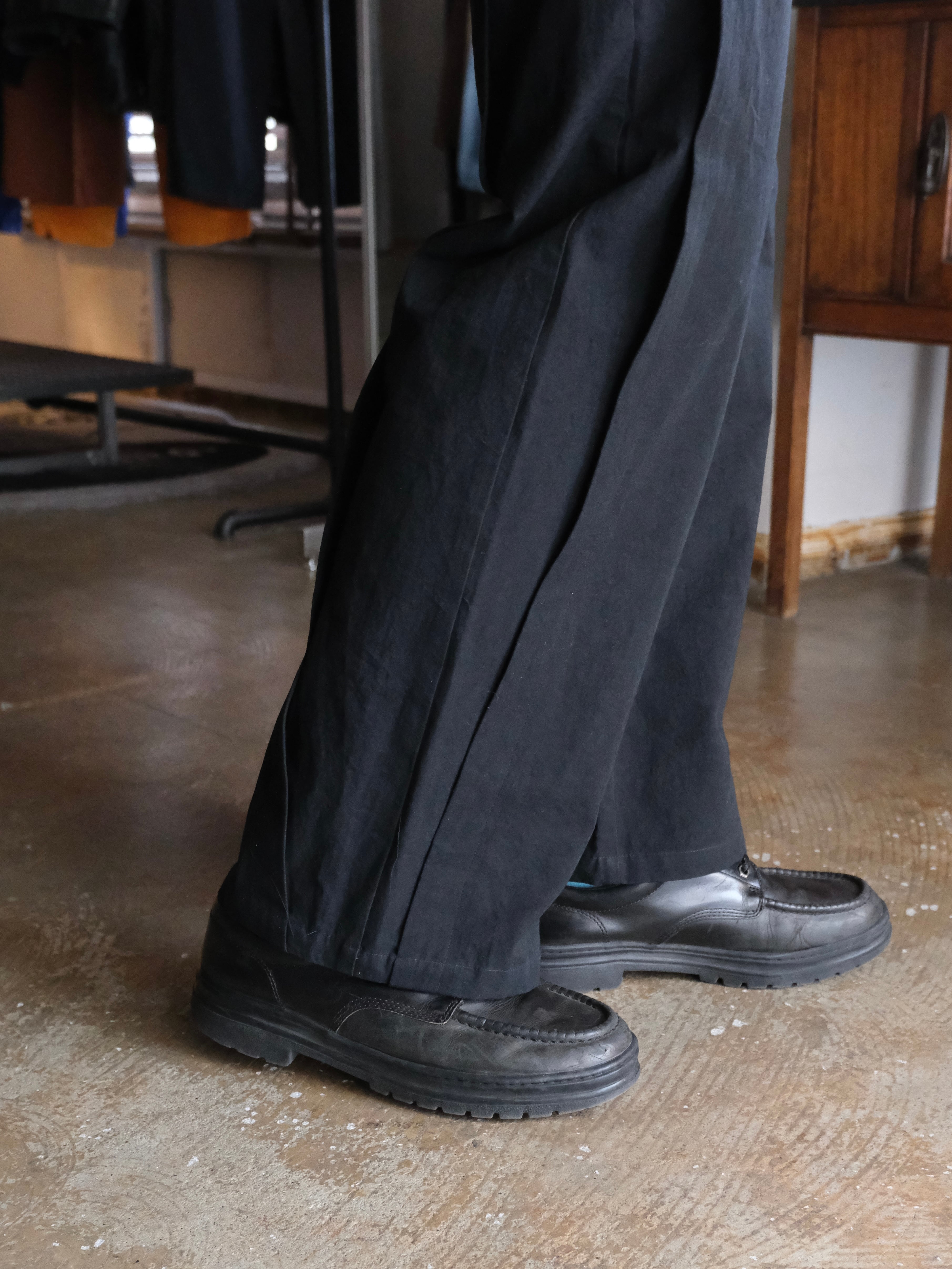 STEAF】 WAVE TUCK PANTS | THE OUR