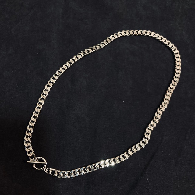 MIDDLE THIN CHAIN NECKLACE