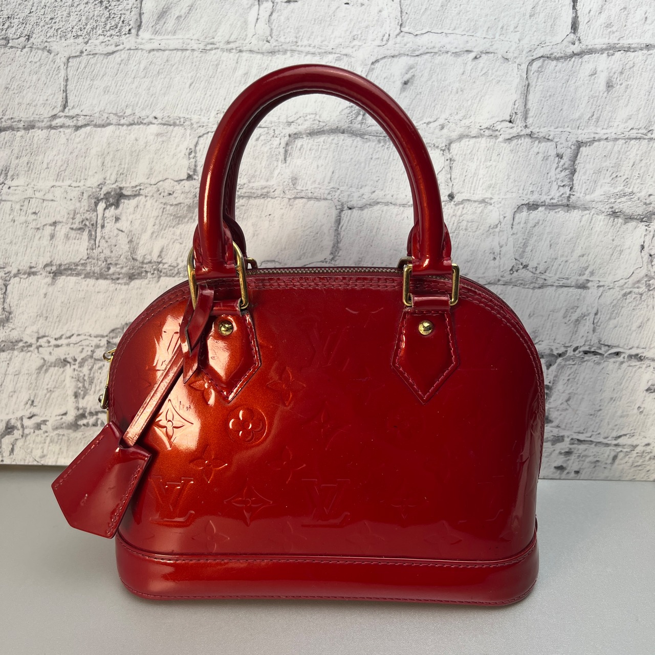 LOUIS VUITTON ルイヴィトン アルマBB ２WAY エナメル ショルダーバッグ レッド A-9826