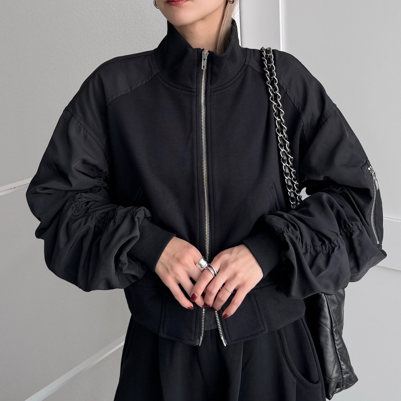 【受注予約:10月上旬入荷予定】Gather Sleeve W zip MA‑1/black