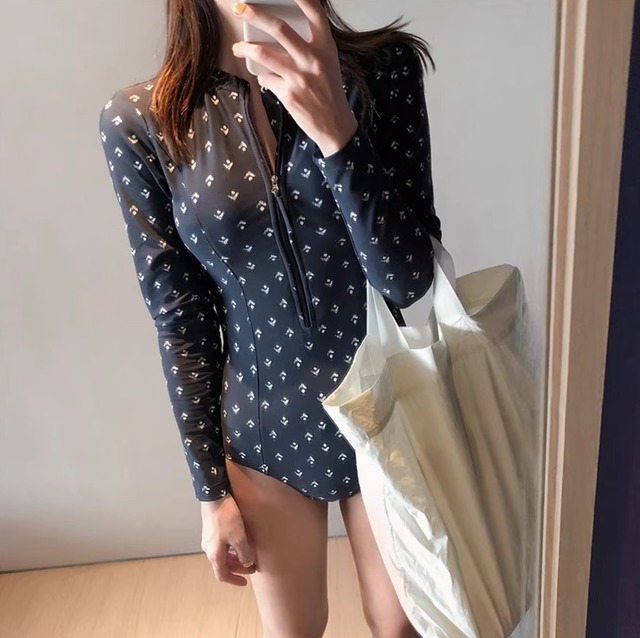 水着 スイムウェア レディース ワンピース フィットネス 体型カバー ラッシュガード つなぎビキニ ワンピースビキニ 二の腕カバー 長袖 伸縮性 ジッパー かわいい 大人可愛い きれいめ シンプル カジュアル 大人っぽい おしゃれ お洒落 レトロ 存在感 キュート ベーシック 総柄 リゾート 旅行 温泉 プール 夏 海 ビーチ スポーツ 美脚 脚長 着痩せ 韓国 高見え 格上げ プチプラ モテ 体型カバー 日除け スタイルカバー M L XL ブラック 黒