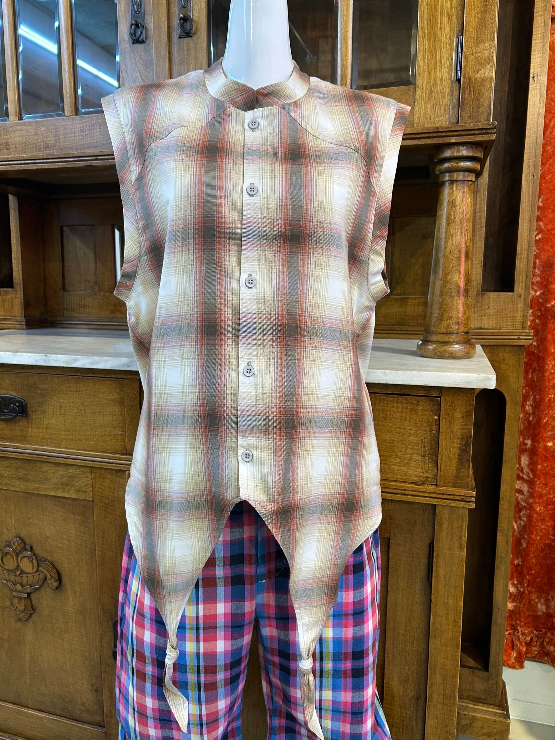 STRONGTHE drops sleeveless top / beige