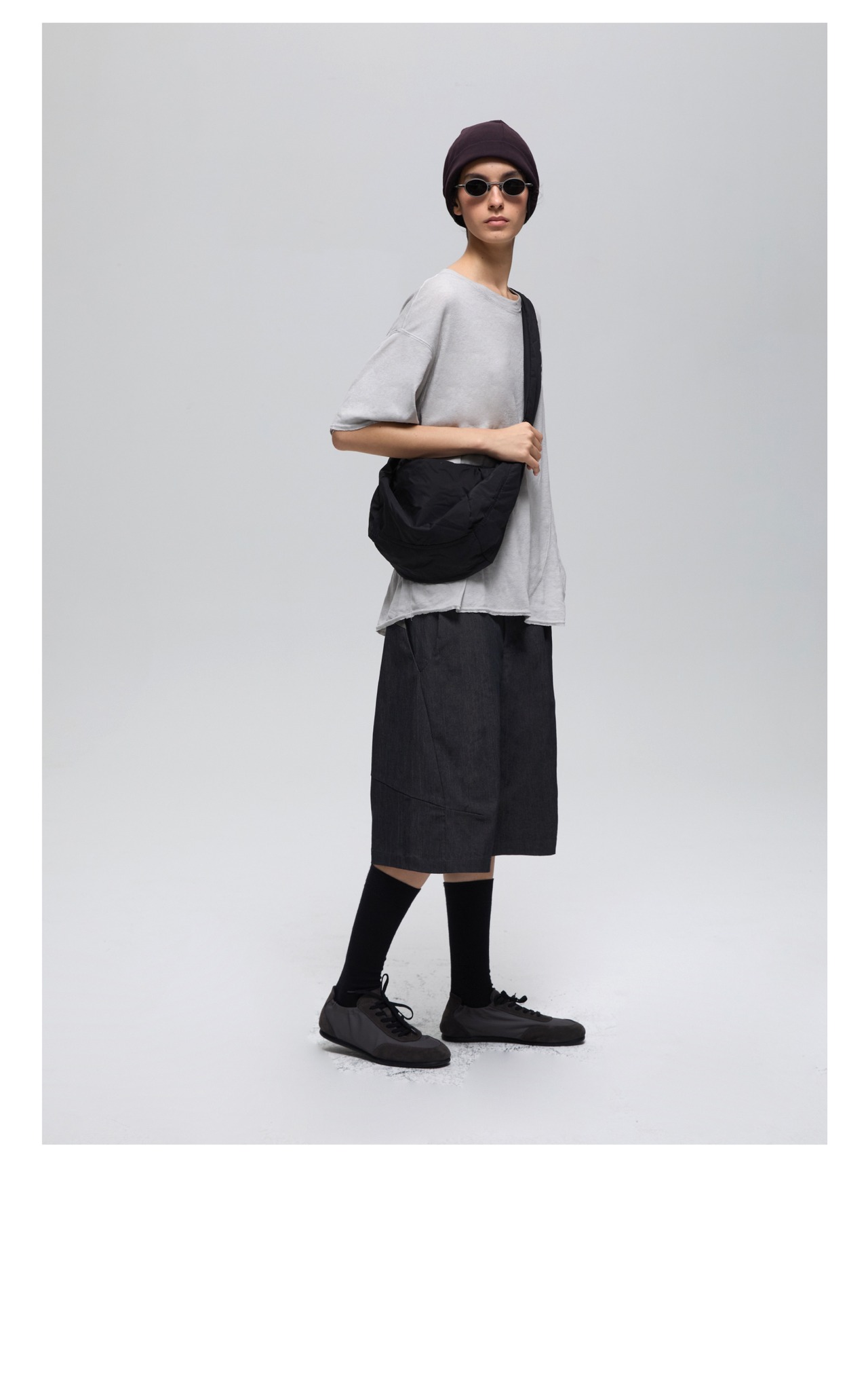 DECESOLO 25SS ミッドライズ カーブステッチハーフパンツ