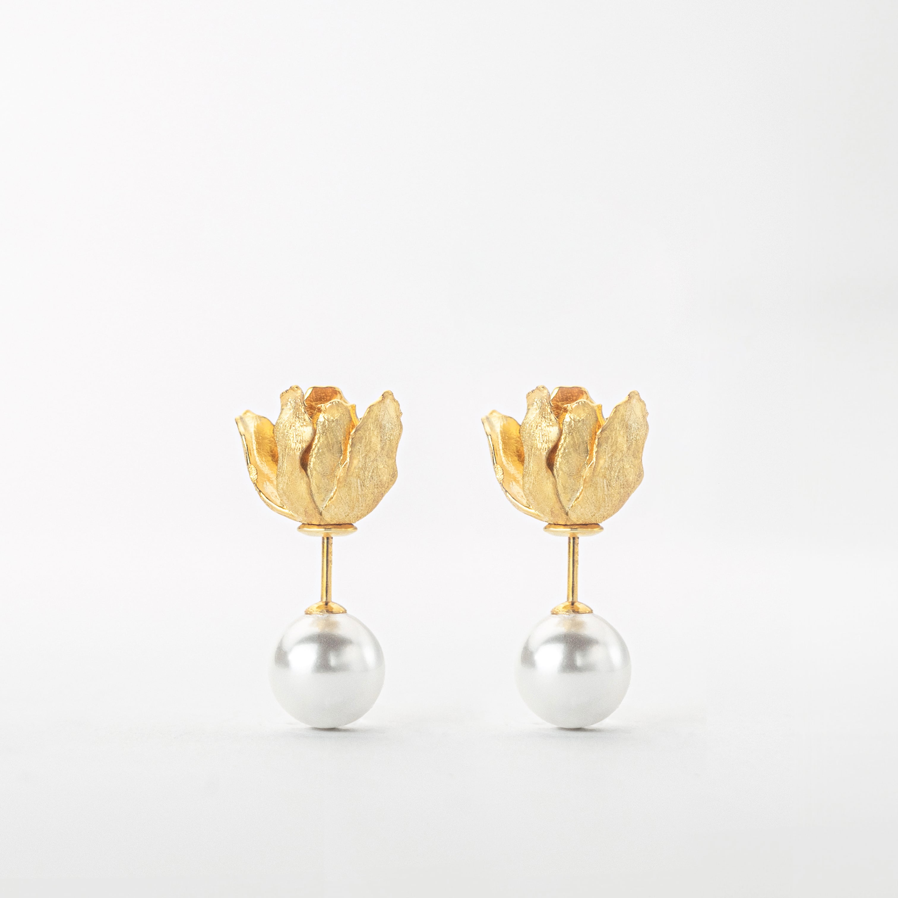 K18YGP〕チューリップキャッチ・ピアス | HENUN