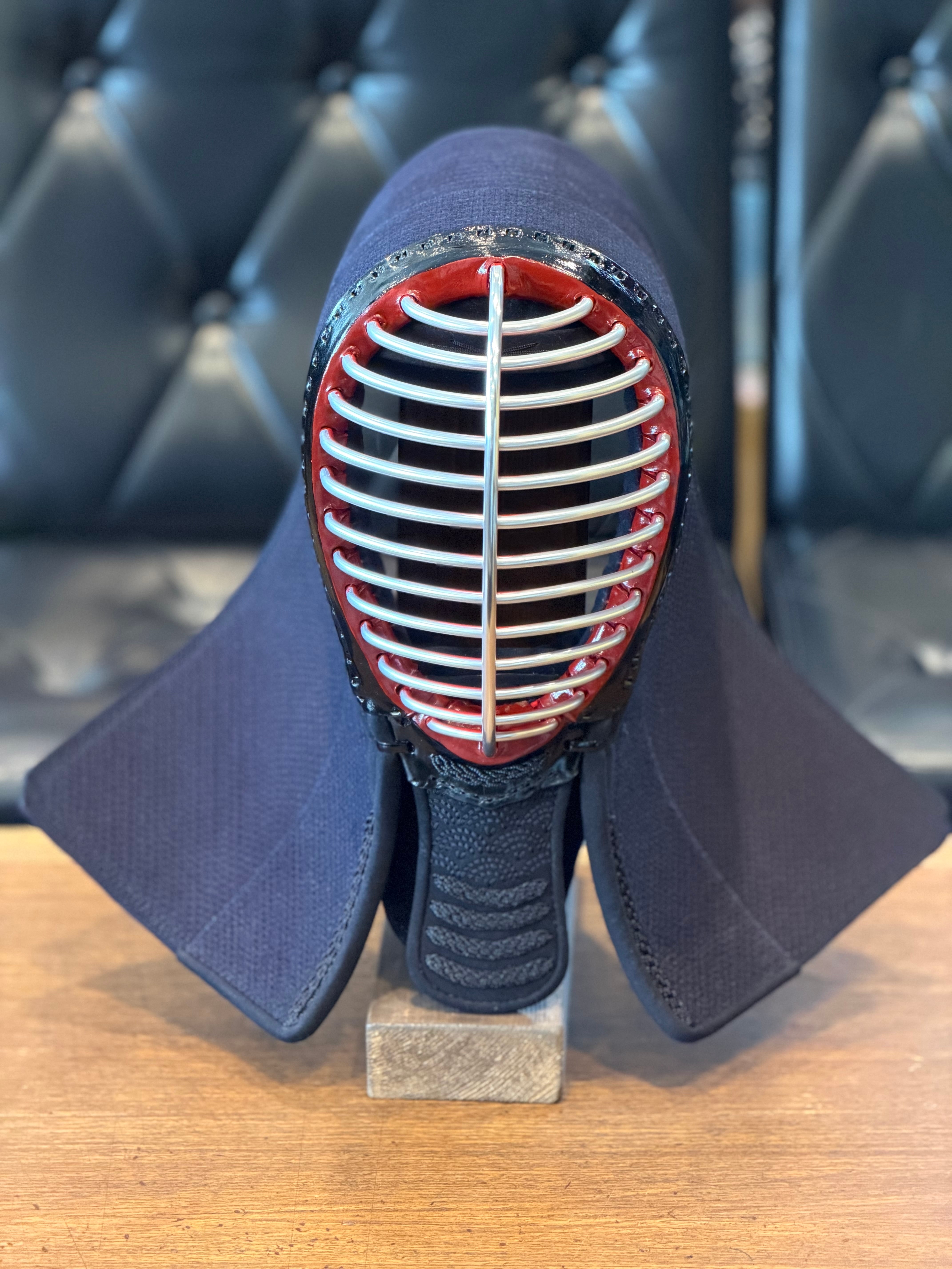 【小さいサイズの面】【新商品✨黒閃Zナナメ刺‼️サイズ59〜61(13本面金)】【3名様限定✨】軽量面『黒閃Z』8㎜ 織刺 面 アゴ波千鳥