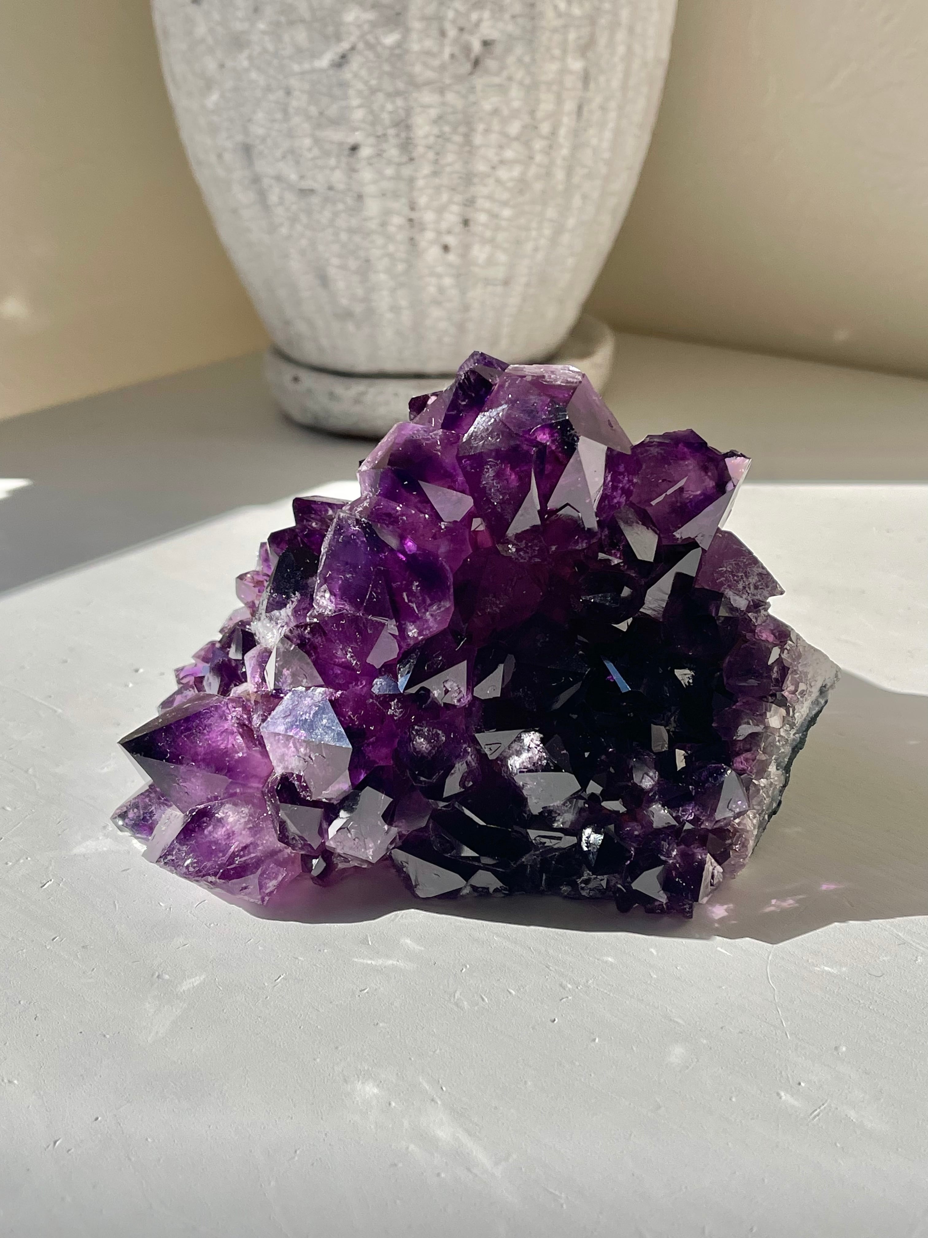 ブラジル産　最高グレード　高波動アメシスト/ Top grade high energy amethyst cluster