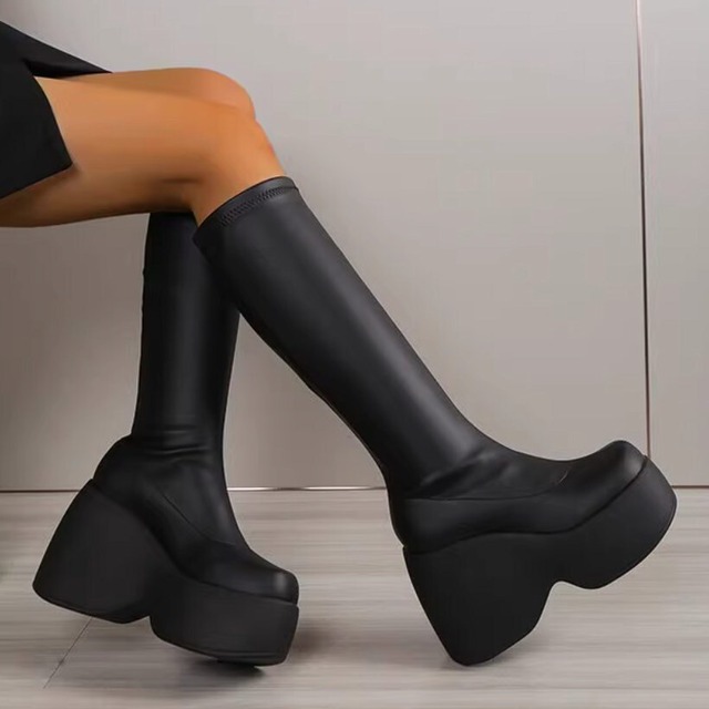 レディース ブーツ ロングブーツ 10cm 厚底 ラウンドトゥ 美脚 脚長 かわいい 大人可愛い きれいめ シンプル カジュアル 上品 おしゃれ エレガント ガーリー 存在感 こなれ感 抜け感 シック フェミニン スタイリッシュ 無地 秋 冬 通学 デート お出かけ 休日 デイリー 普段使い コーデ スタイル 高見え 格上げ モテ 23.0cm 23.5cm 24.0cm 24.5cm 25.0cm ブラック