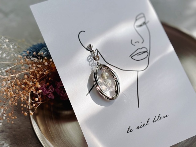 大ぶり輪の中の天然石イヤリング　ラブラドライト　シルバー