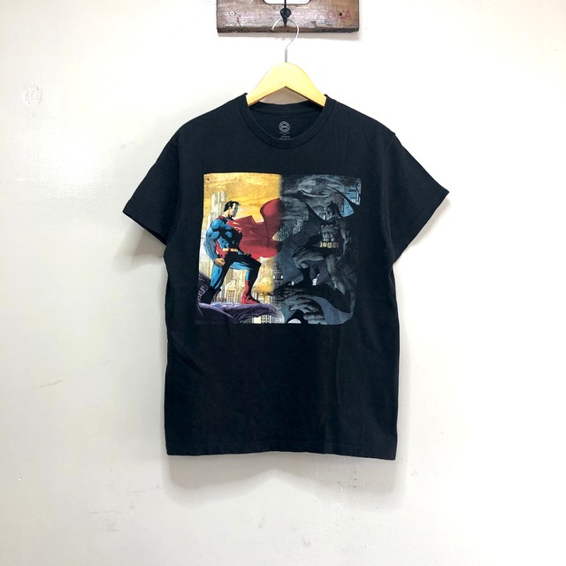 Dcコミックス バットマンvsスーパーマン キャラクター Tシャツ メンズm Batman Superman アメコミ アメカジ Usa アメリカ古着 古着屋エバレット