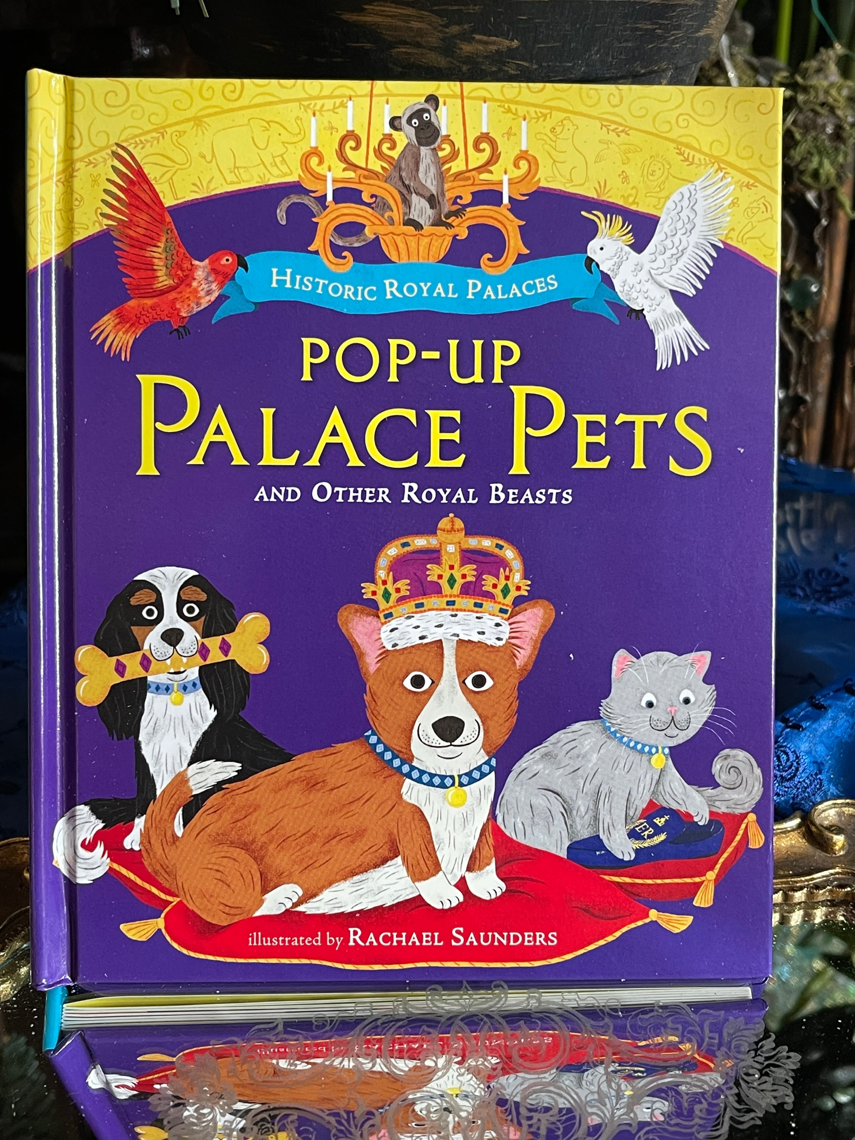 『Royal Palace』エリザベス女王  ペットポップアップ本　 Pop up Palace Pets