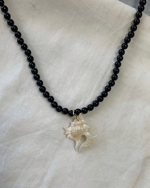 Jet seashell necklace