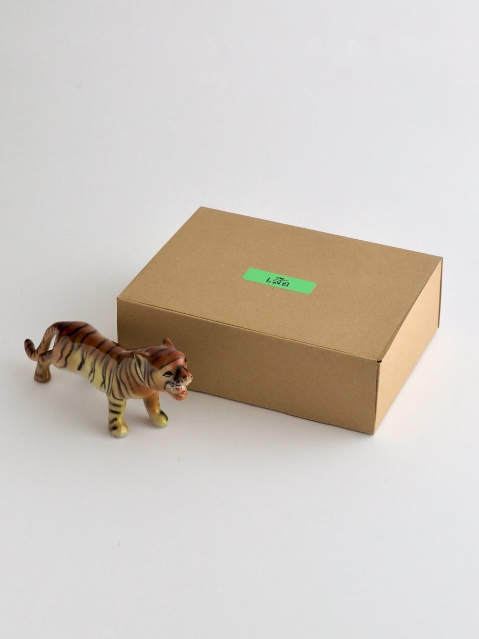 磁器の虎の置物 チェンマイタイガー｜Ceramic Tiger Figure – Chiang