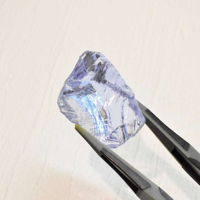 インドネシア産アンダラクリスタル原石 ラベンダー D【カラーチェンジあり】