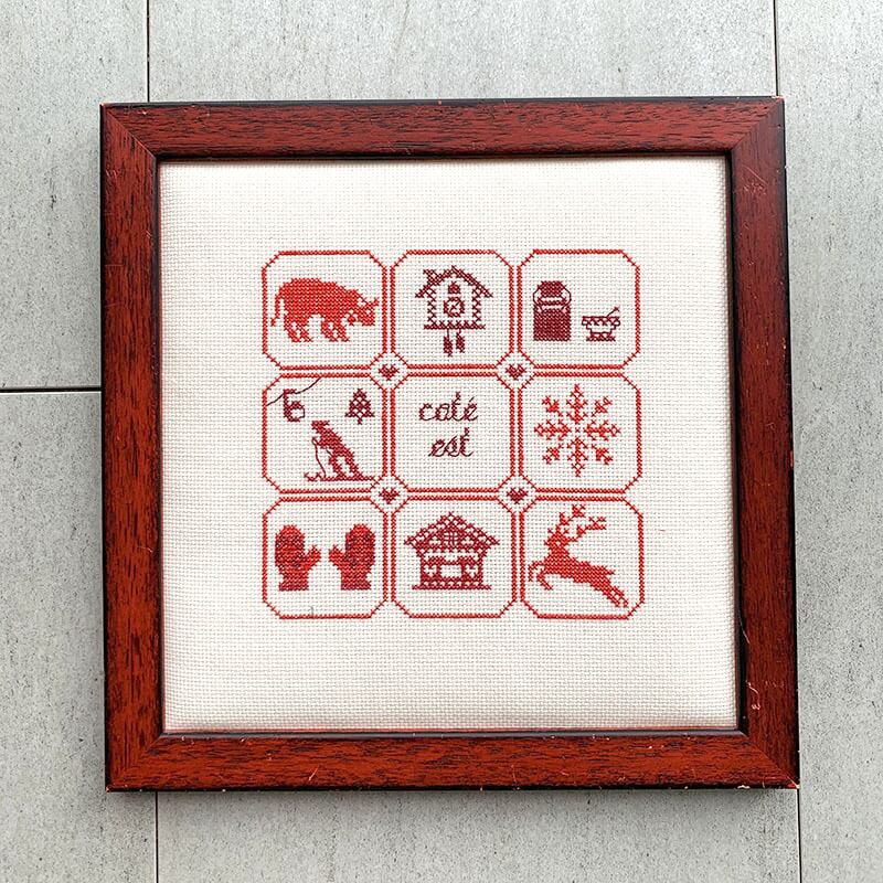 クロスステッチ完成品　クリスマス18ct 刺繍 クロスステッチ クリスマスのアイコン 赤系（フレーム付き