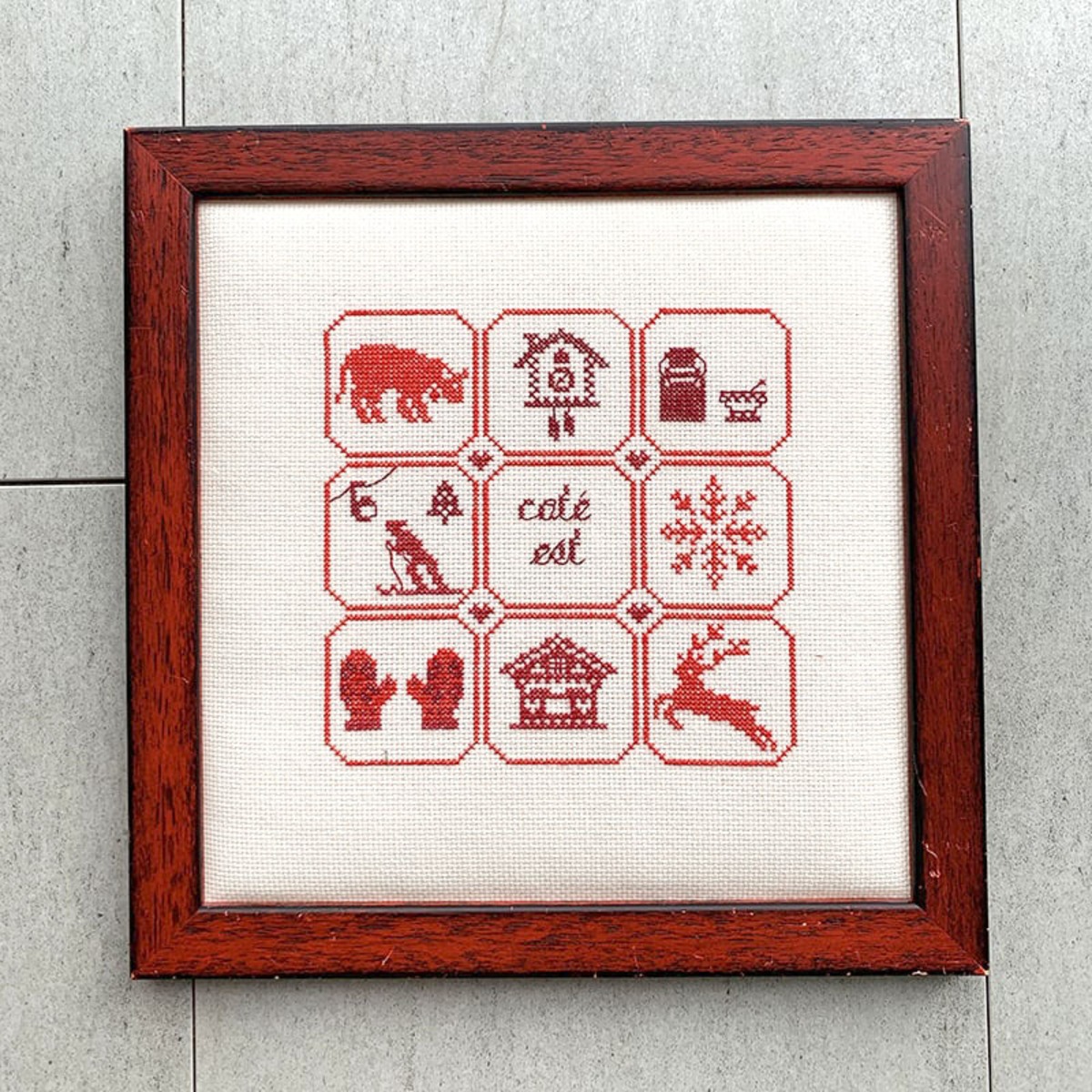 刺繍 クロスステッチ クリスマスのアイコン 赤系（フレーム付き 