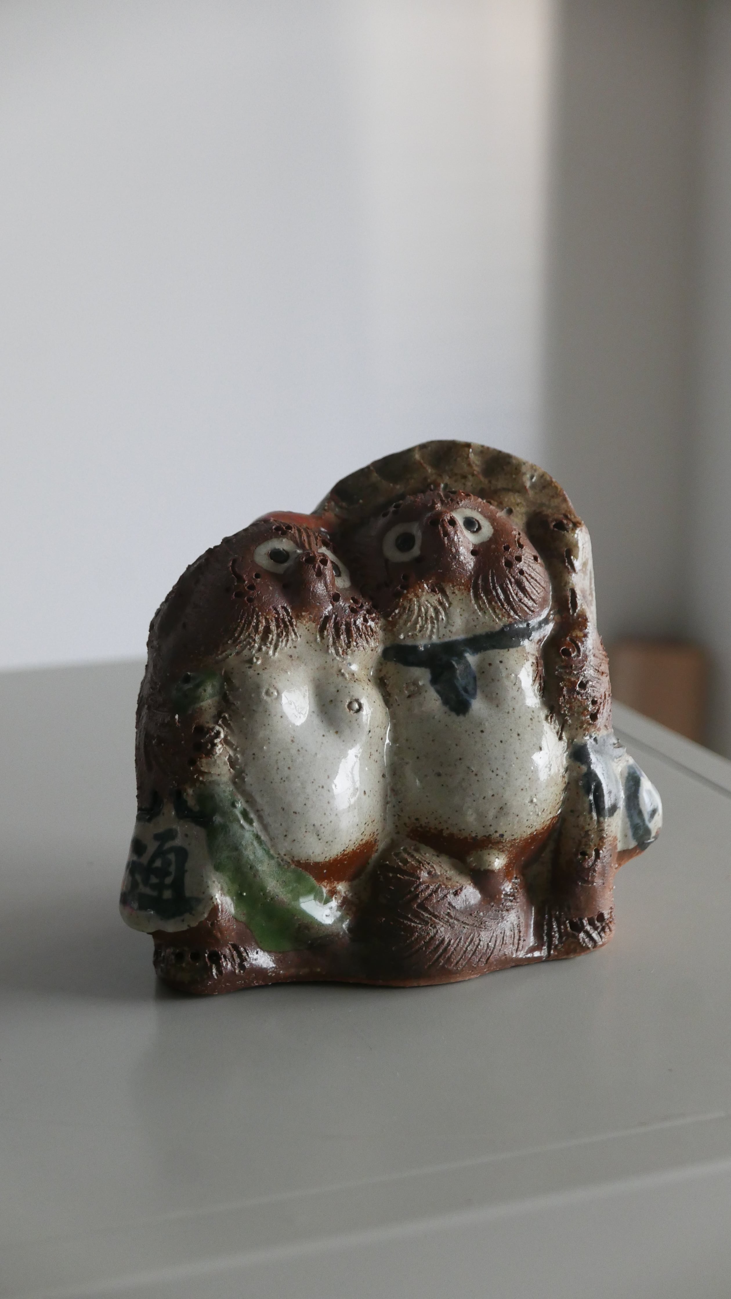 寄り添うたぬきのオブジェクト