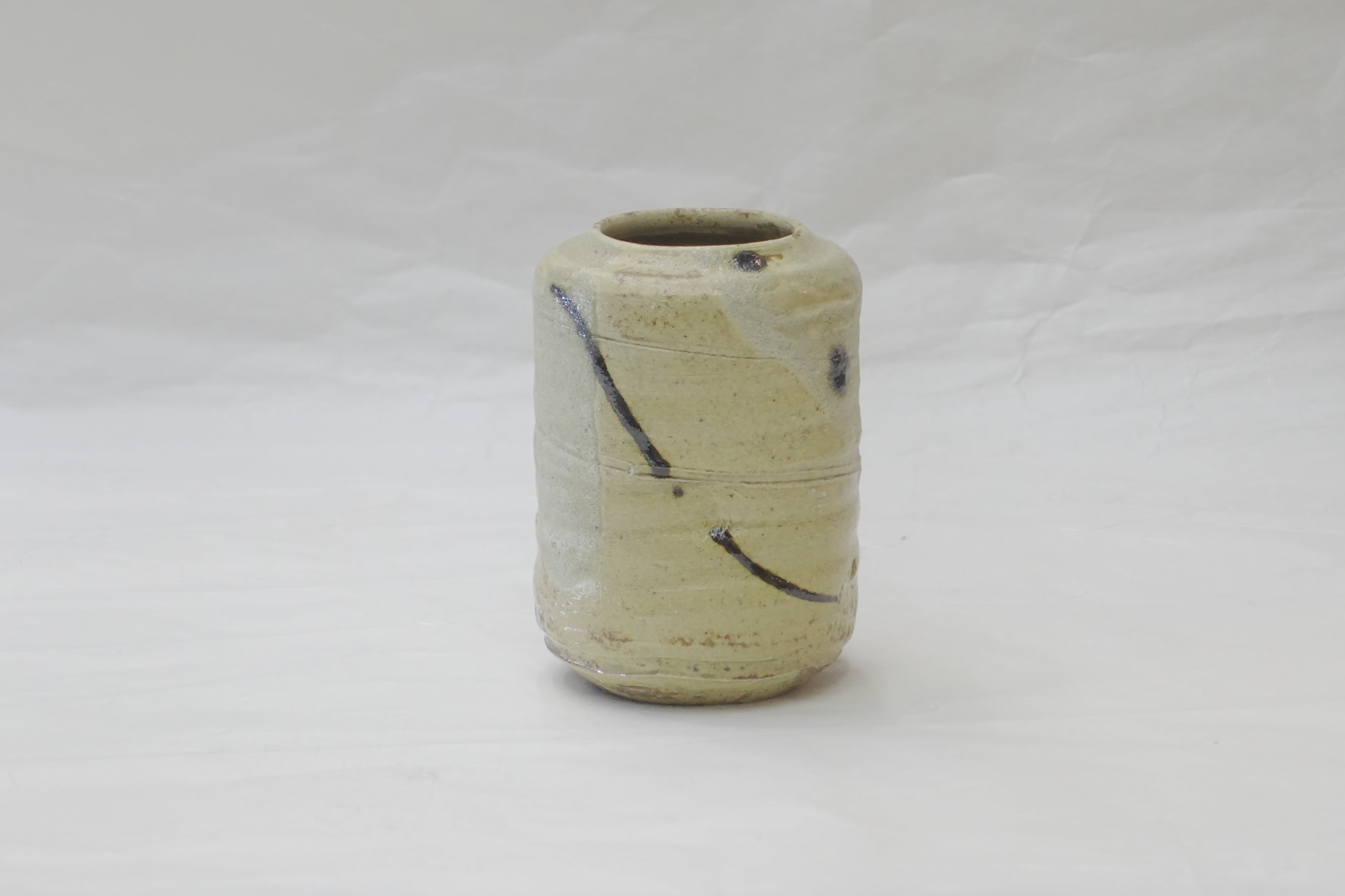 美濃焼 美濃伊賀 旅枕 掛け花入れ | 小林漆陶