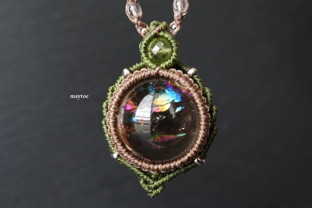 レインボースモーキークォーツ（スモーキーアイリスクォーツ）＆ペリドットのマクラメネックレス【一点物】