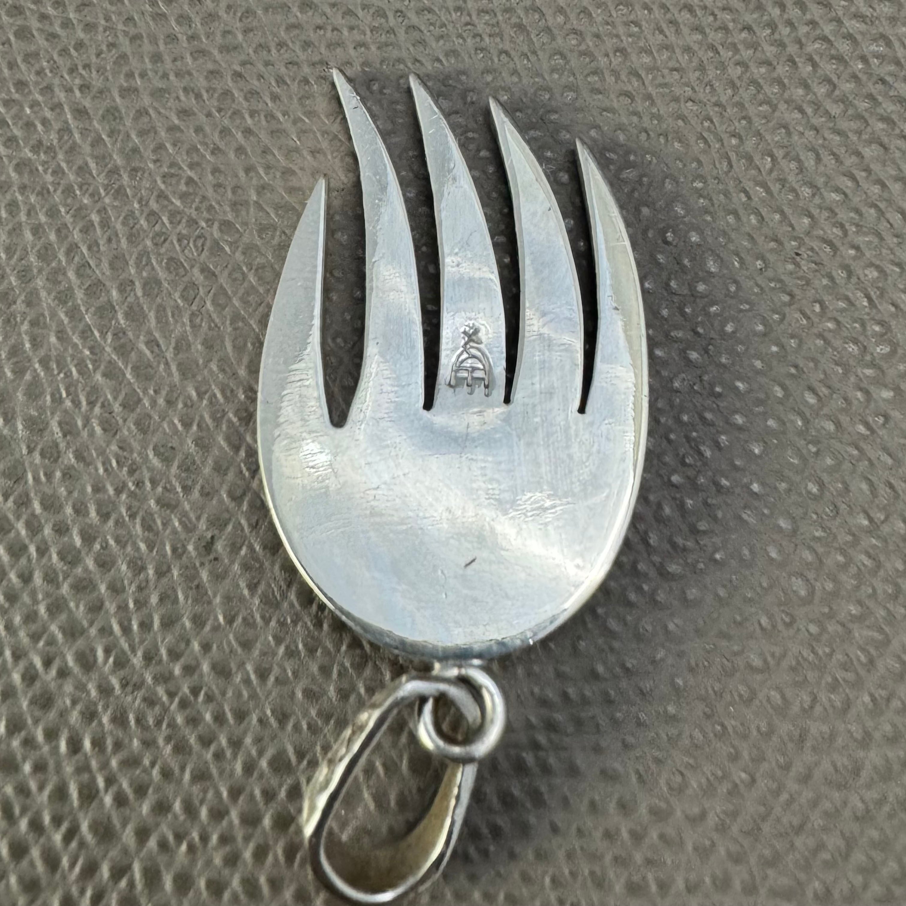 HOPI（ホピ）族 Ruben Saufkie（ルーベン・ソフキー）作 ベアパウ