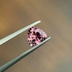 マラヤガーネット 5.5x5.5x3.4mm, 0.70ct, マダガスカル産