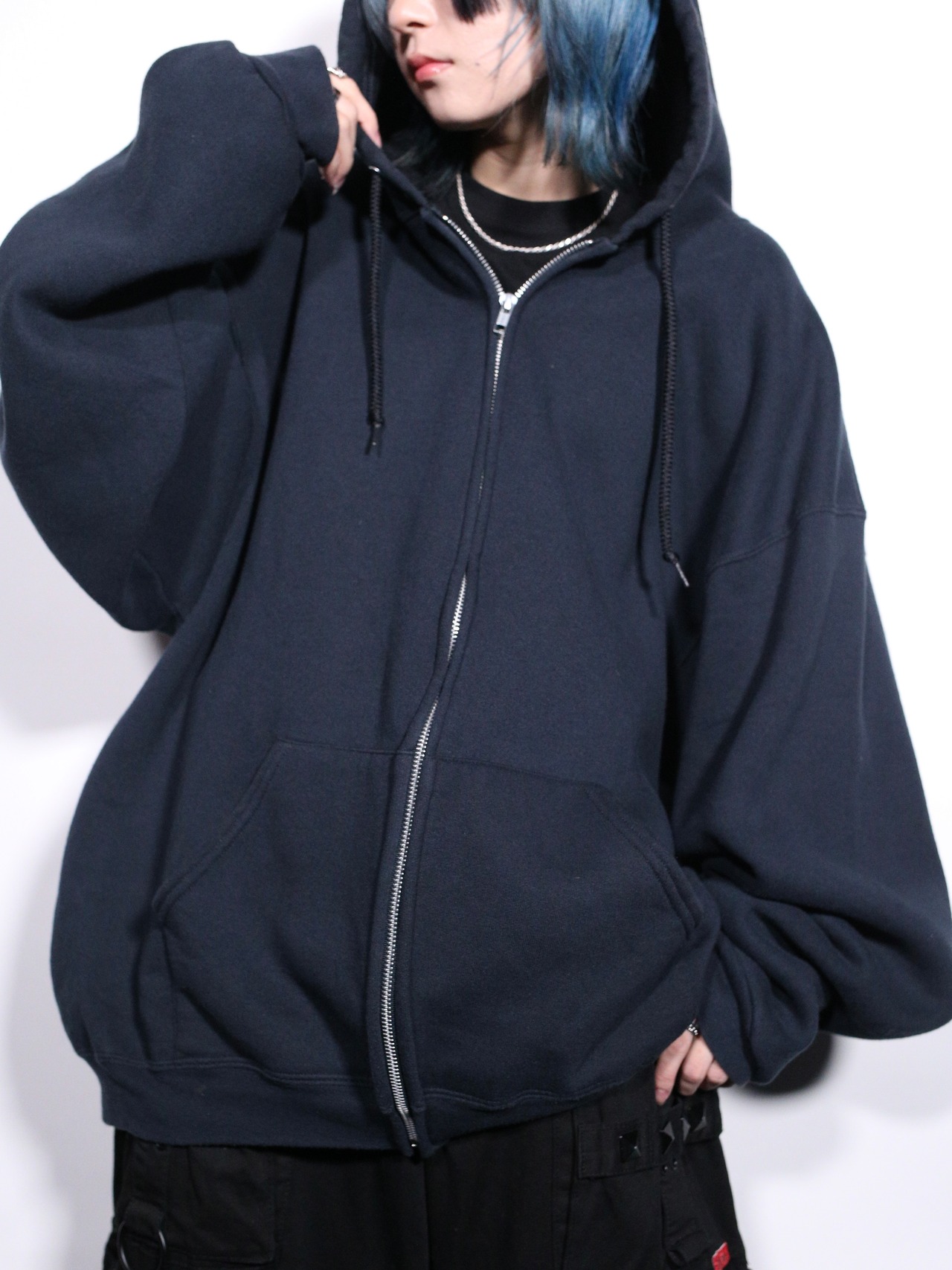 "刺繍" back design over silhouette zip-up hoodie - 2