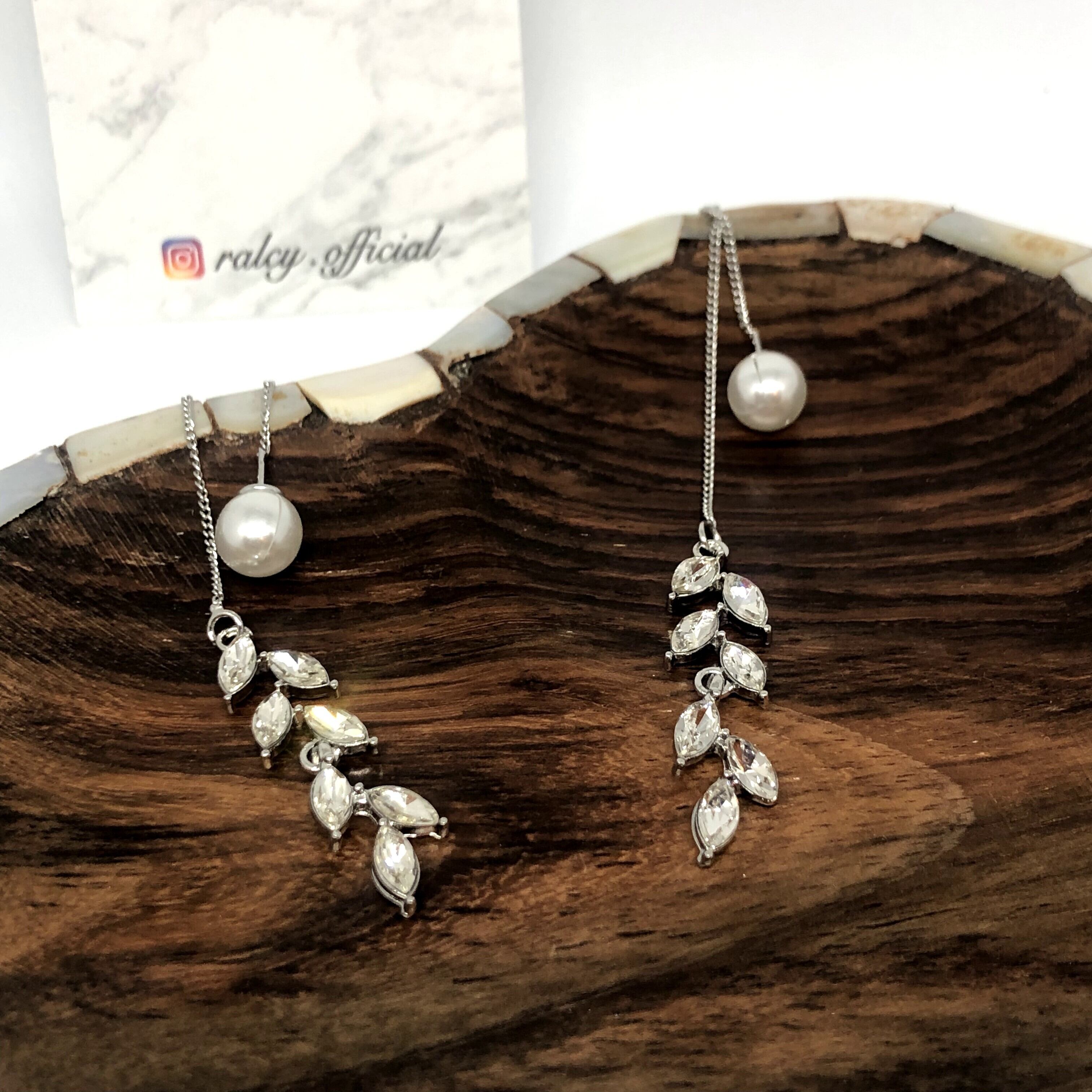 ロングチェーン　リーフピアス