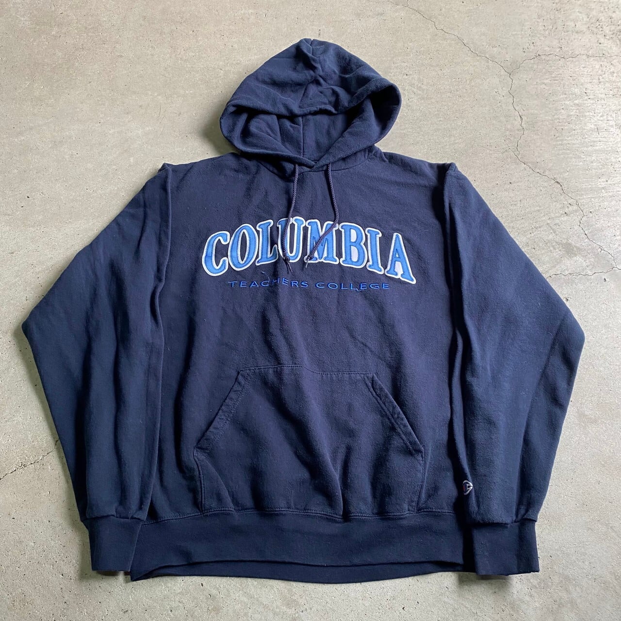 Champion チャンピオン カレッジロゴ ワッペン 刺繍 スウェットパーカー メンズXL相当 古着 プルオーバー ネイビー 紺色  レディース【パーカー】【SS2401-50】 | cave 古着屋【公式】古着通販サイト