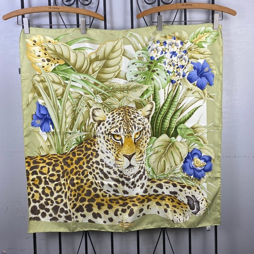 ◎.Salvatore Ferragamo ANIMAL DESIGN SILK100% LARGE SIZE SCARF MADE IN ITALY/サルヴァトーレフェラガモアニマルデザイン大判スカーフ 2000000058917