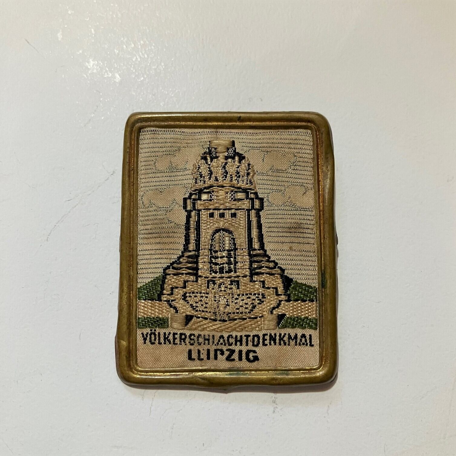 古い生地ブローチ 刺繍 記念碑 ライプツィヒ