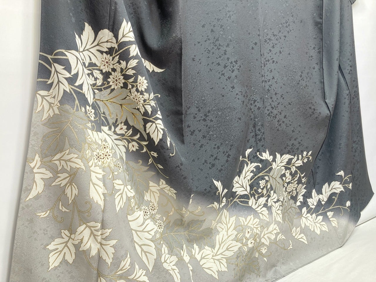 付け下げ　菊花　百合　金駒刺繍　金彩　紋無し　着物　123b d ms 京友禅振袖・紫色・金駒刺繍┃伝統古典菊京屋 京友禅 金駒刺繍 トール