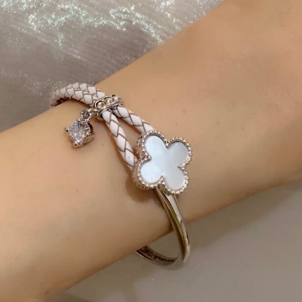 クローバーモチーフブレスレット | セレクトショップ Luna