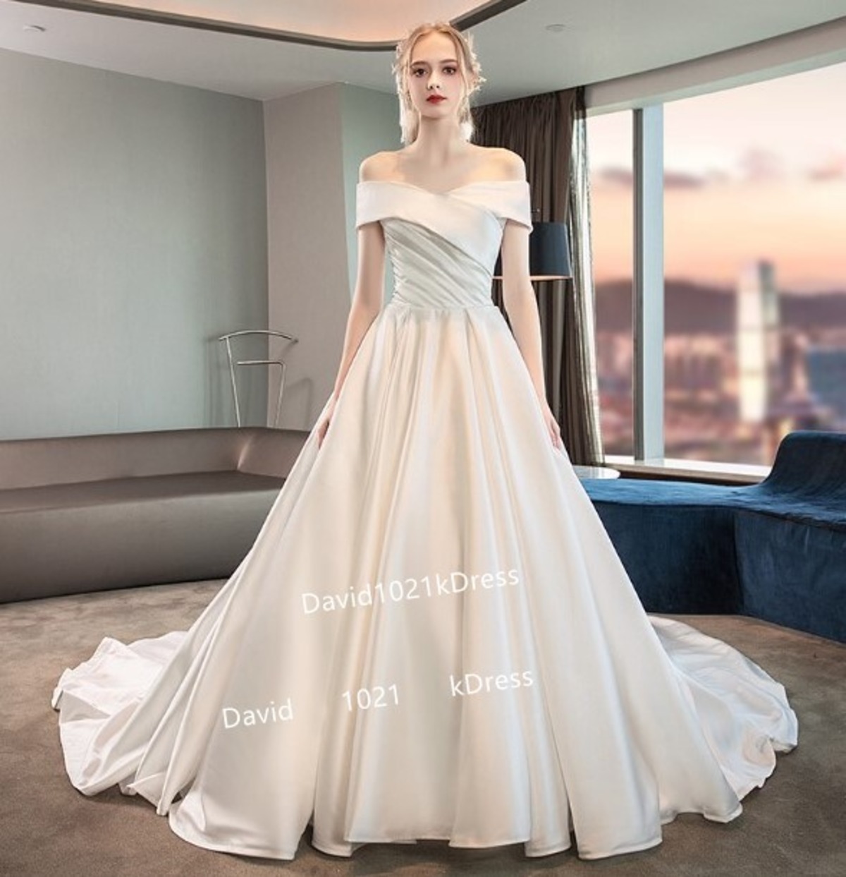 オフショルダー ウェディングドレス 華やかなトレーン 挙式 撮り  