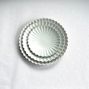【陶器市お買い得商品】クリームマット菊型皿３枚セット
