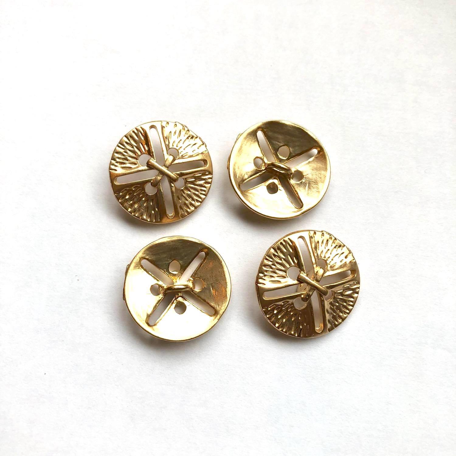 センタークロス透かしマットゴールドボタン（21mm） | Dua