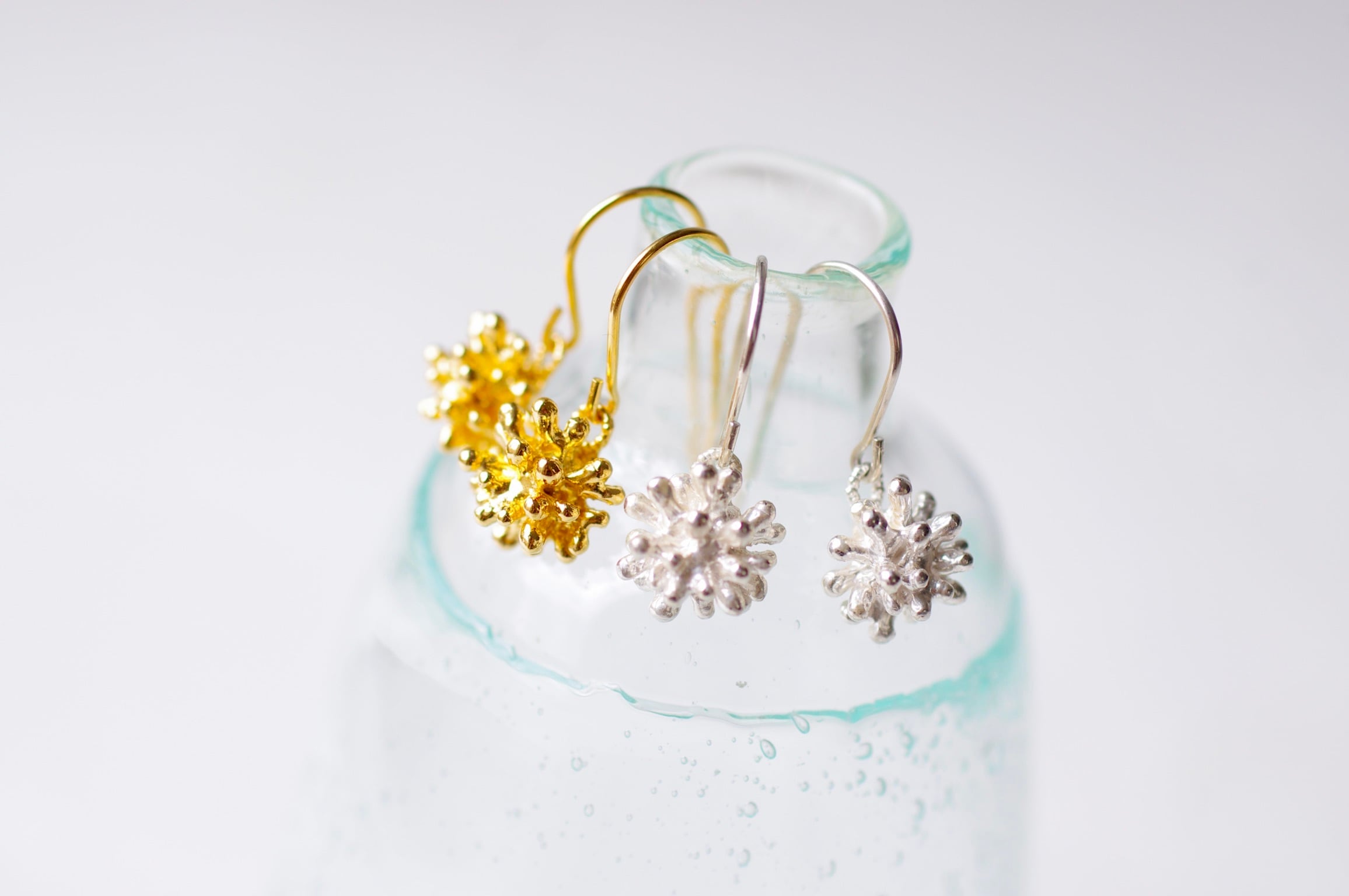 ニョロロフックピアス