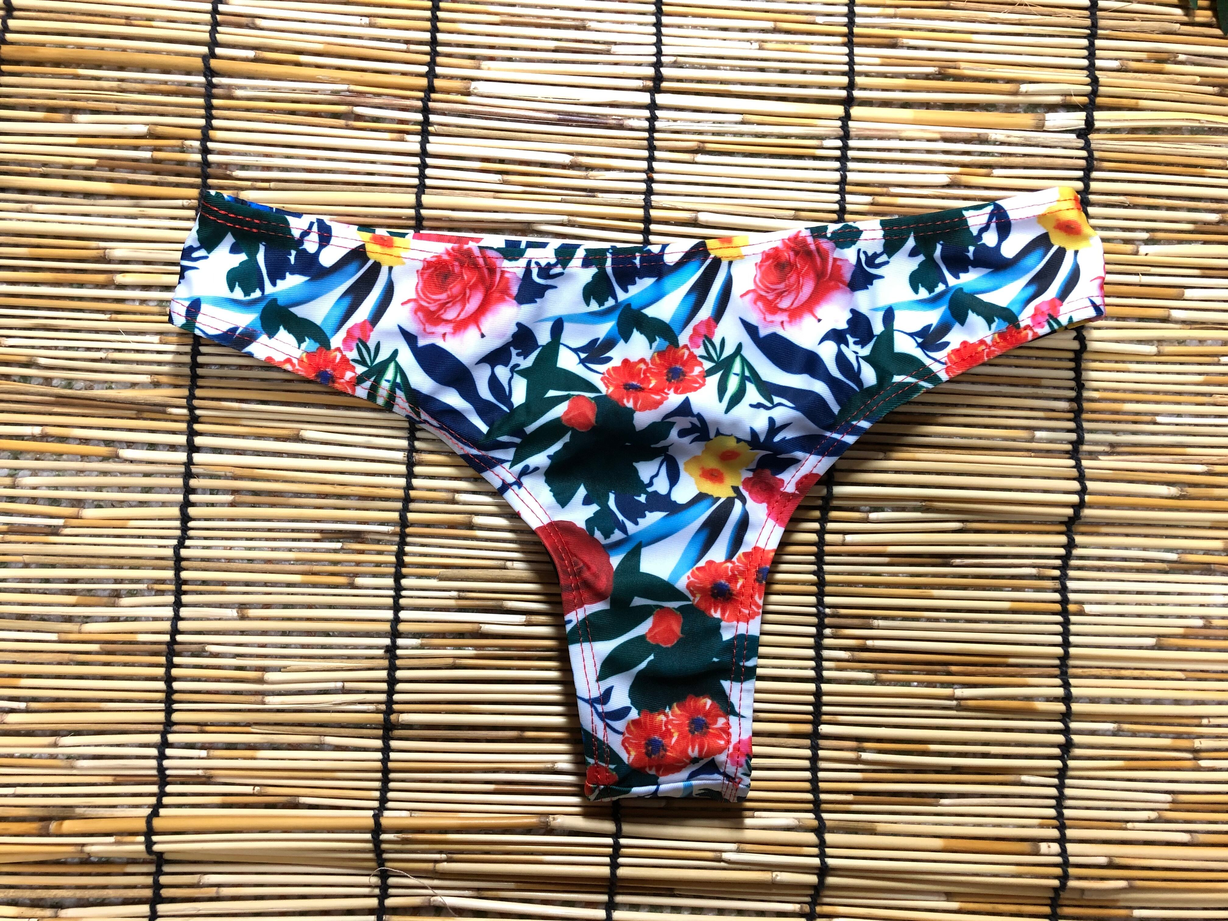 インポート ビキニ 水着 ボタニカル 花柄 ブラジリアン 編み上げ 赤