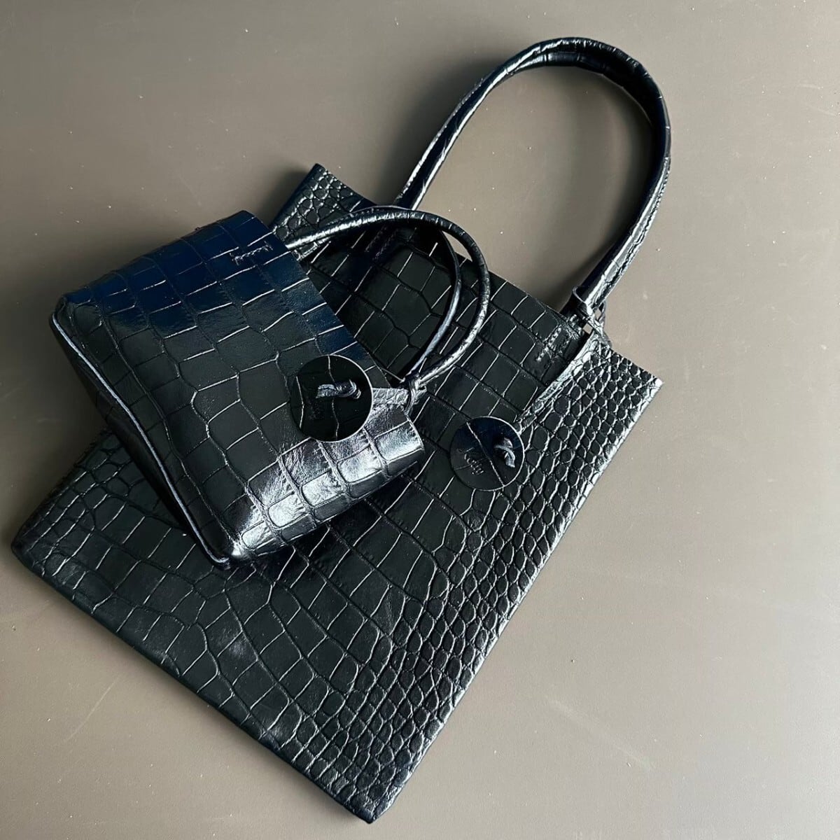 ☆XSサイズ☆ハンドメイド☆クロコ型押レザーのミニトートバッグ日本製ブラック 受注生産☆真っ白なクロコ型押しレザーのミニトートバッグ!Sサイズ