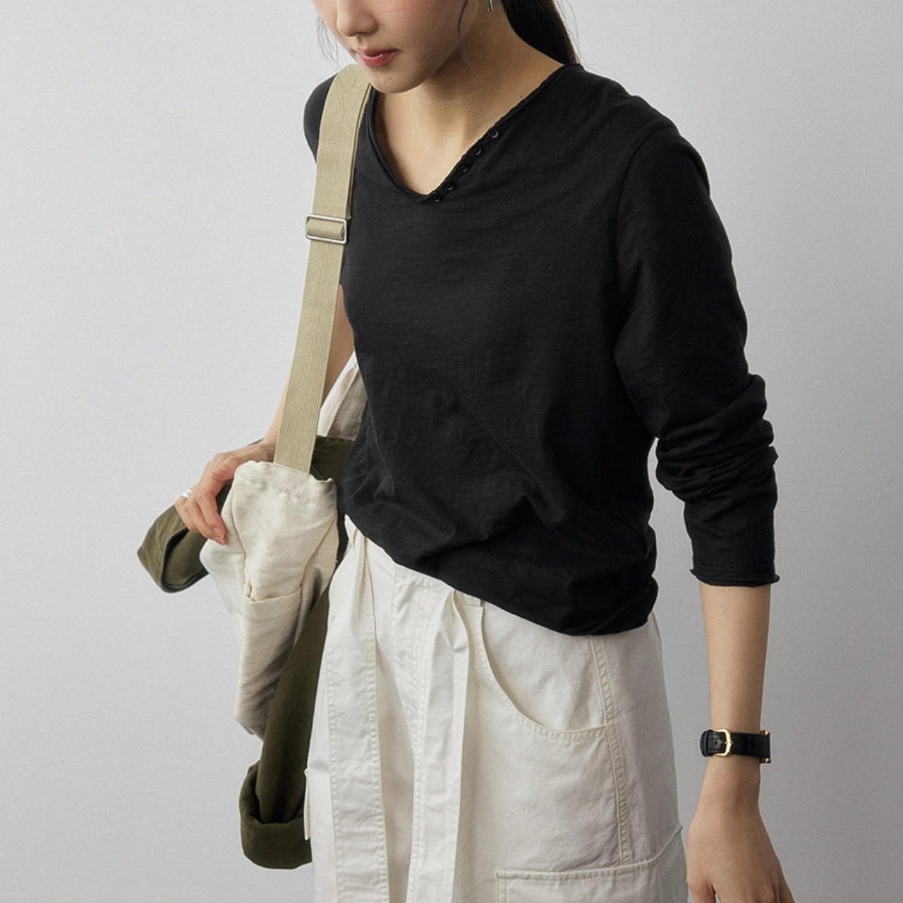 V-neck simple Cut and Sew T4269